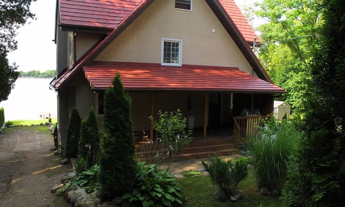 Puslinch House | Puslinch Lake Waterfront