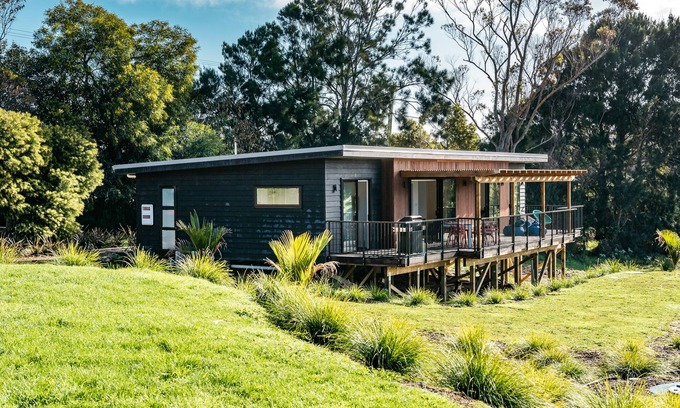 Surfdale House | PUTAKI BAY - KERERU VILLA | Be My Guest