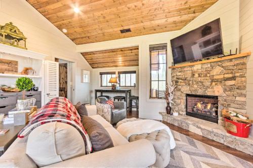 Glenville House | Putt-Putt, Pickleball and Trails Glenville Getaway
