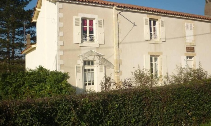 Puy-de-Serre House | Puy De Serre:House for 6 near MERVENT