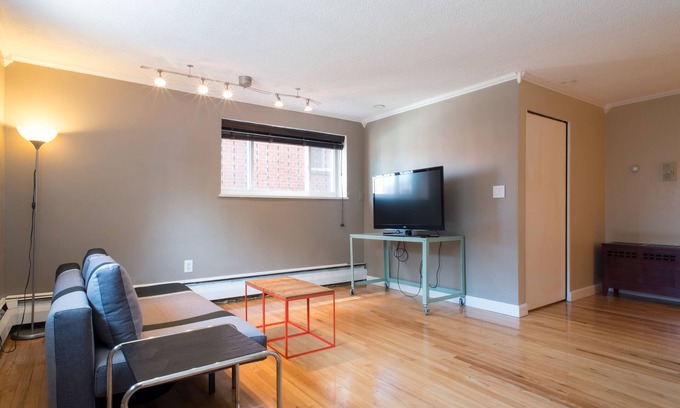 Commonwealth Apartment | Pvt entrance, CDCcleaning, Whole Foods delivery