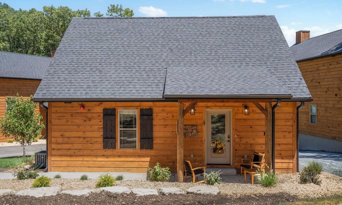 Branson House | Pvt Hot Tub-Near Thunder Ridge-Cmty Pools & So Much More-Free Attraction Tickets