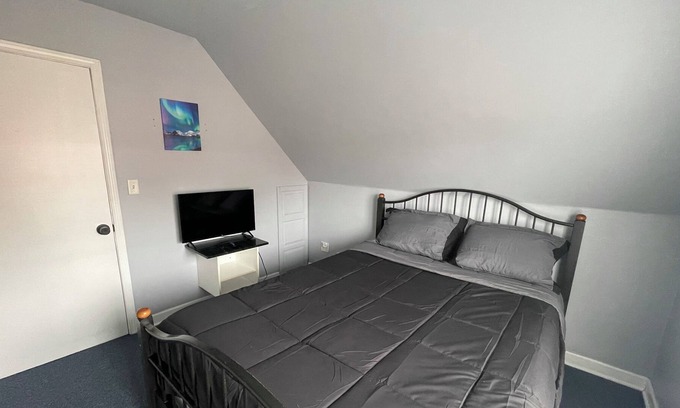 Avondale Apartment | Pvt Rm Bdrm 3 Comfy Pvt Rm - Shared Bath/Liv