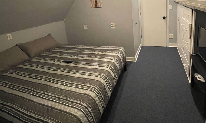 Avondale Apartment | Pvt Rm Bdrm 4 Comfy Pvt Rm - Shared Bath/Liv