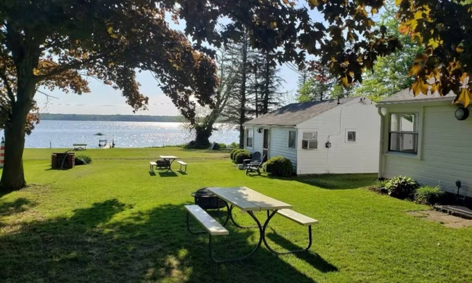 Pymatuning Central Cottage | Pymatuning Lakefront Cottage 2 with Dock Slip