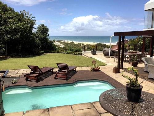 West Bank Apartment | PYRAMID HOUSE BY THE SEA