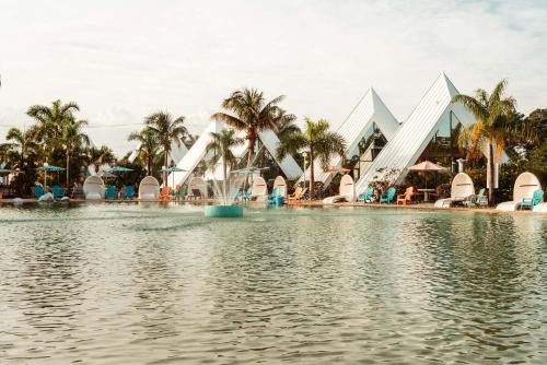 San Carlos Park Hotel | Pyramids in Florida