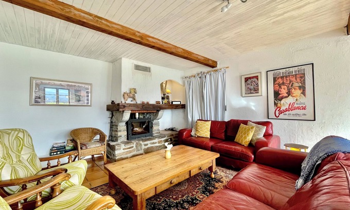 Escala House | 🚴 Pyrenees Gîte | Stunning Views, Heated Pool & Jacuzzi | Perfect for Groups ✨