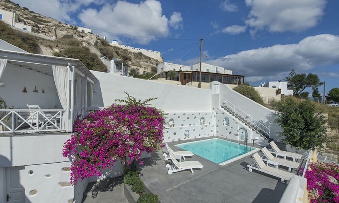 Exo Gonia Villa | Pyrgos 3-Bed Villa, Sleeps 8, with Pool and AirCon