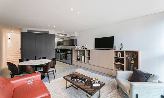 Pyrmont House | Pyrmont l Luxury House 6 Stories l Free Parking