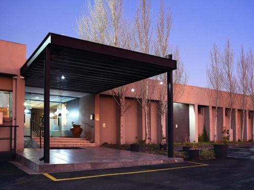 Evander Hotel | Q's Evander Hotel & Apartments