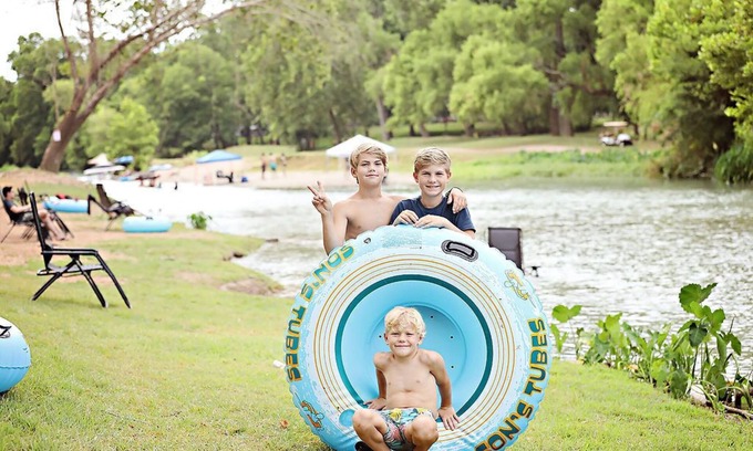 Prairie Lea Cabin | #Q Son's Blue River Camp - Glamping Cabin w/2 Queen Beds