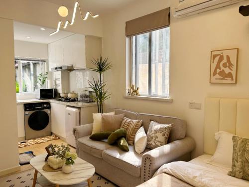 Downtown Shanghai Apartment | QiuYan