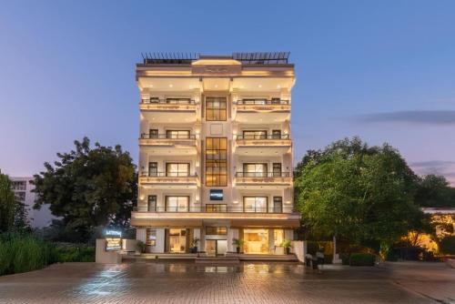 DLF Phase 5 Hotel | Qotel Signature - Golf Course Road