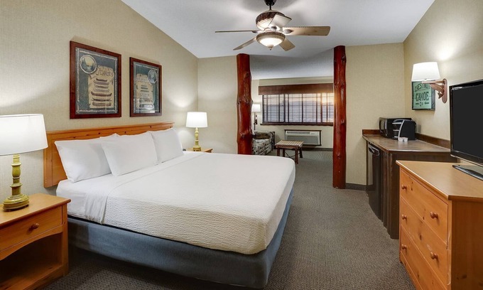 Moline Hotel | Quad Cities Charm | Pantry & Outdoor Patio Access, Next to Bike Path