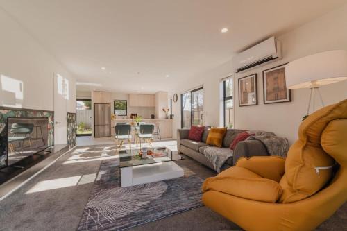 Upper Riccarton House | Quadrilogy Retreat - Modern Elegance in Mohua