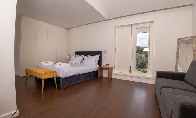 Guimaraes Apartment | Quadruple room - Quinta da Corredoura - Hotel Rural - Guimarães