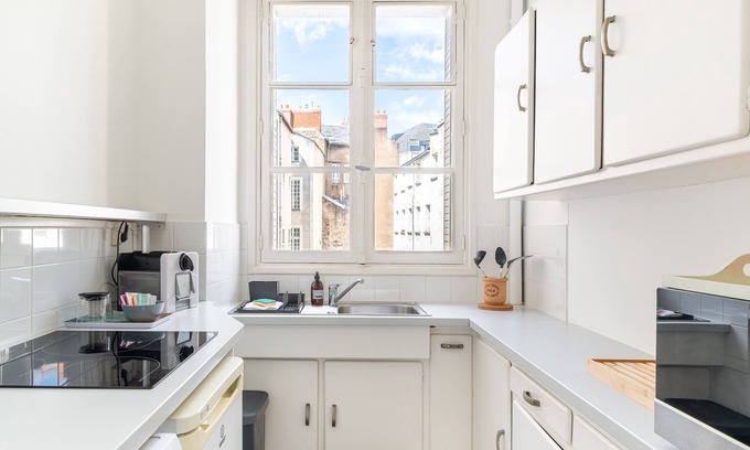 Dobree-Bon Port Apartment | Quai 63 - One Bedroom Apartment, Sleeps 4