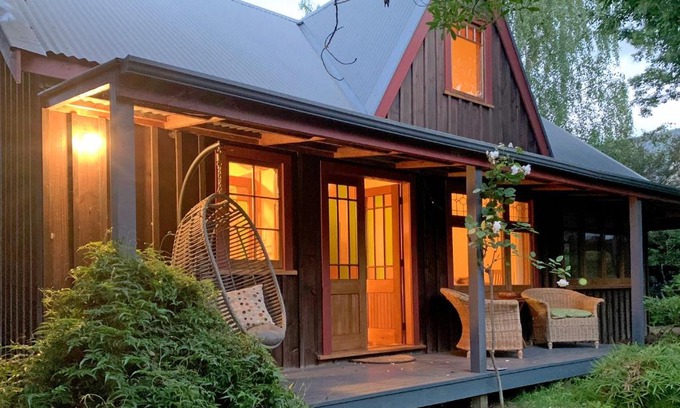 Brightwater Bed & Breakfast | Quail Farm, Colonial charm