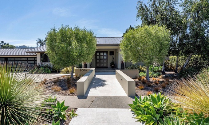 Quail Lodge House | Quail House - Contemporary Comfort in Quail Lodge