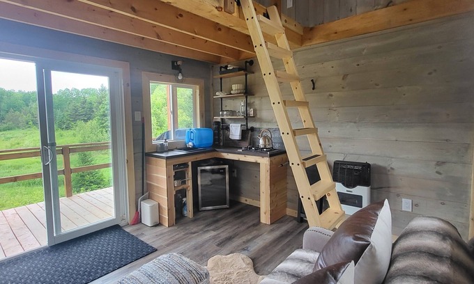 Garson Cabin | Quaint 1-bedroom cabin South of Sudbury