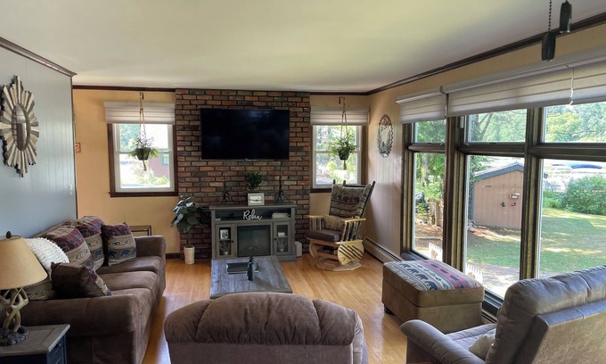 Poultney House | Quaint 2-bedroom House on Lily Pond w/Access to Lake St Catherine. Heat/AC/Wifi