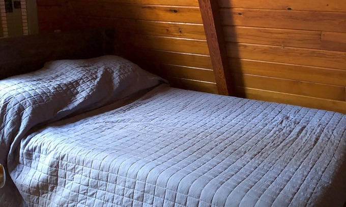 Spencer Cabin | Quaint 2-bedroom waterfront Aframe cabin
