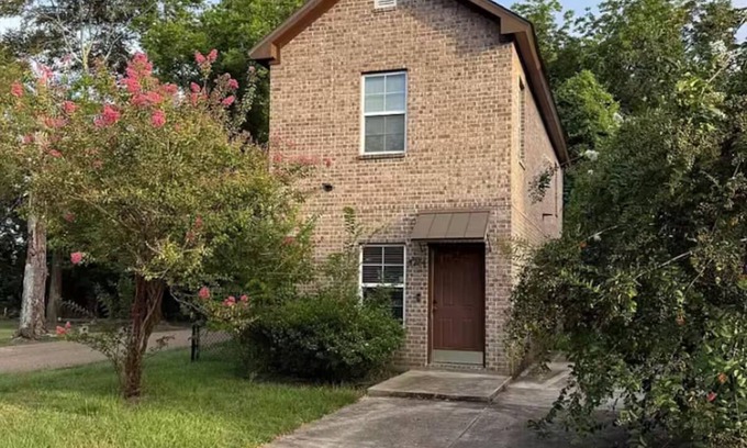 Howell House | Quaint 3-bedroom house with AC in charming Baton Rouge
