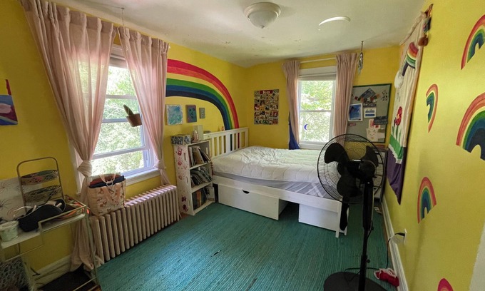 South End House | Quaint 3-bedroom house with spacious deck and backyard in South End, Burlington