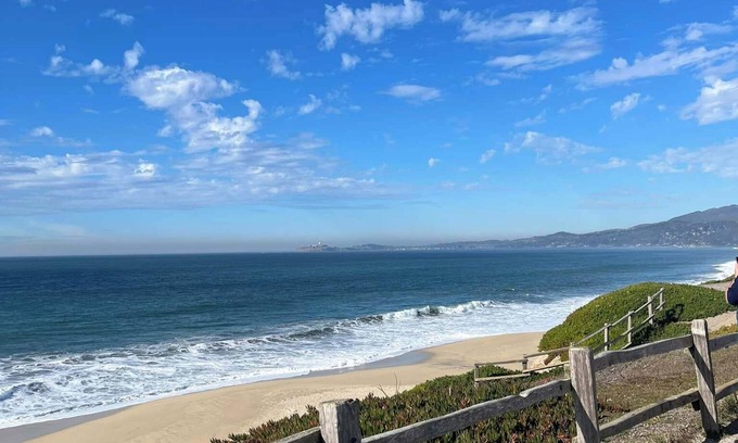 Half Moon Bay House | Quaint 3-bedroom house fenced yard firepit, WiFi HalfMoonBay 3 blocks from beach