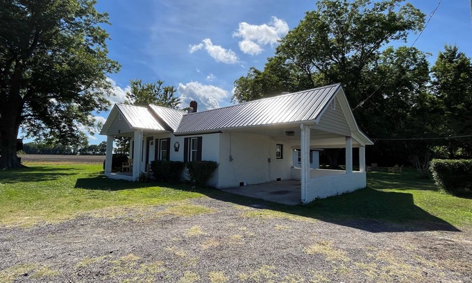Fairfield House | Quaint 3BR Newly Renovated Pet-Friendly Private Home on 3 Acres 1hr to OBX