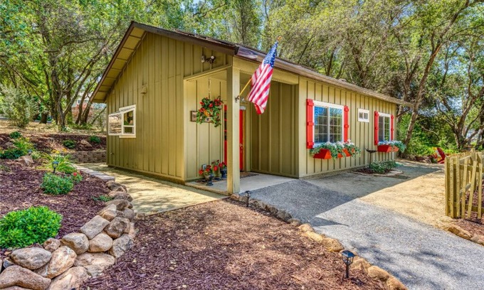 North Auburn Bed & Breakfast | Quaint Adorable NEW Cabin nestled on three acres! Surrounded by Lush Nature!