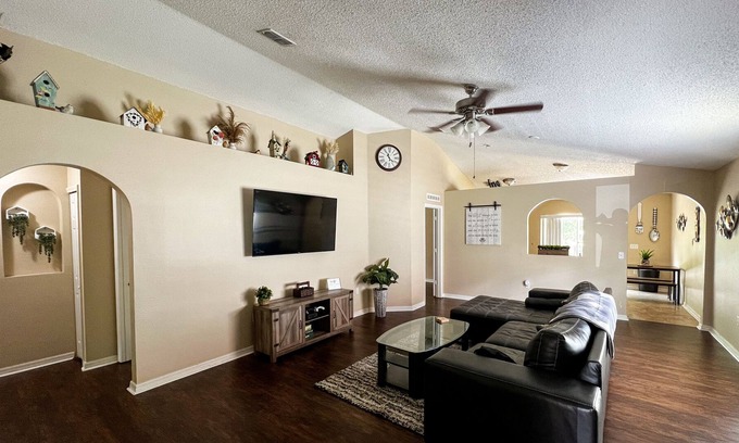 Wesley Chapel South House | Quaint and Cozy Family Home in Wesley Chapel **Sanitized!**