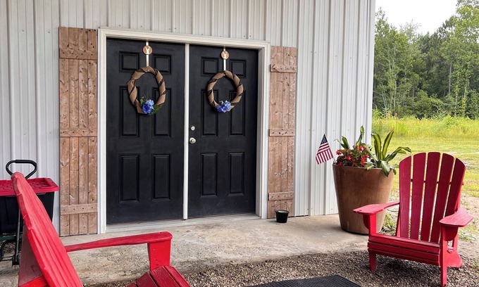 Nassau County House | Quaint barn loft at Praise Acres is a simple farm life to disconnect.