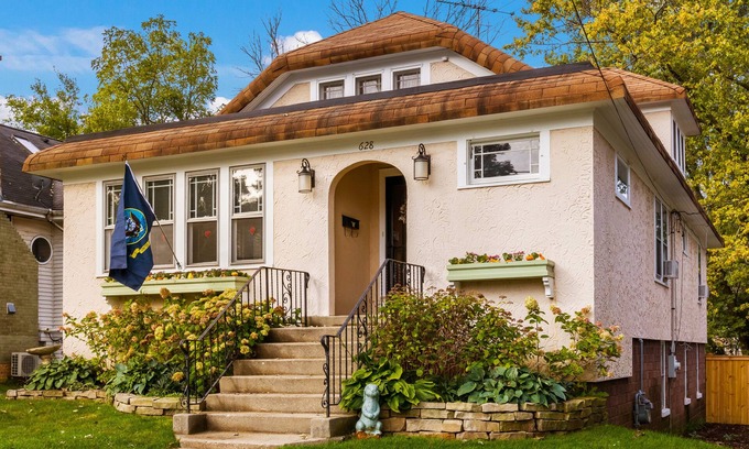 Mundelein House | Quaint Bungalow, near Great Lakes Naval Base