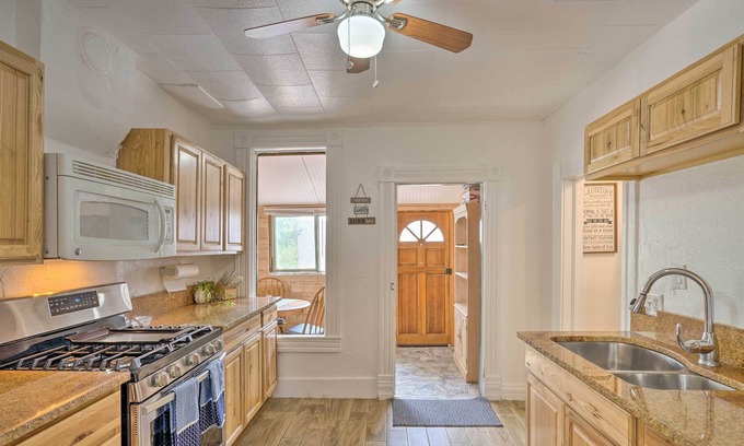 Canon City House | Quaint Cañon City Retreat < 1 Mi to Railroad!