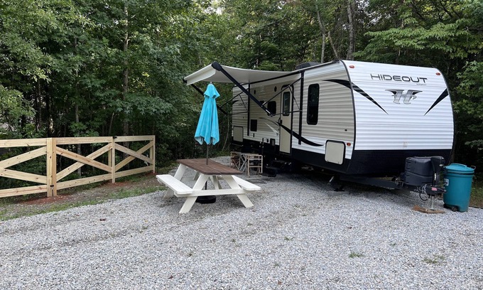 Murrayville House | Quaint camper in a private area with full hook ups!