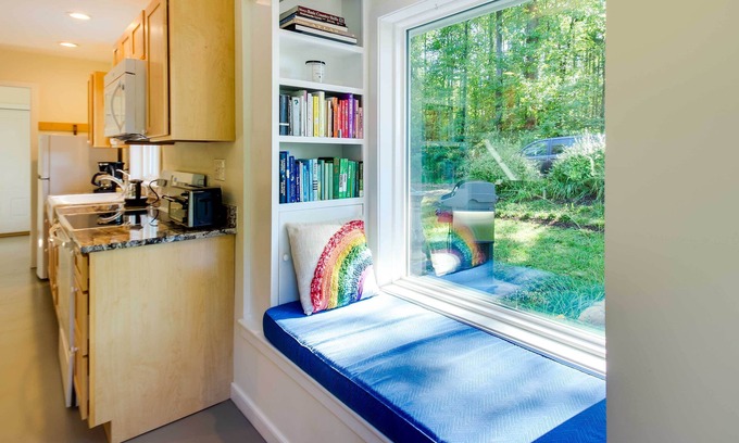 Charlottesville Cottage | Quaint Charlottesville Home < 10 Mi to Dtwn!