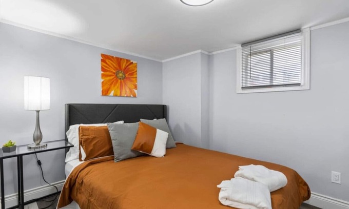 Windsor Apartment | Quaint Clean 2BR DT Windsor Laundry and parking Inc