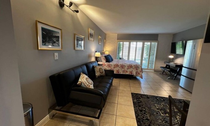 Palm Desert Apartment | Quaint condo. Walking distance to El Paseo stores & restaurants