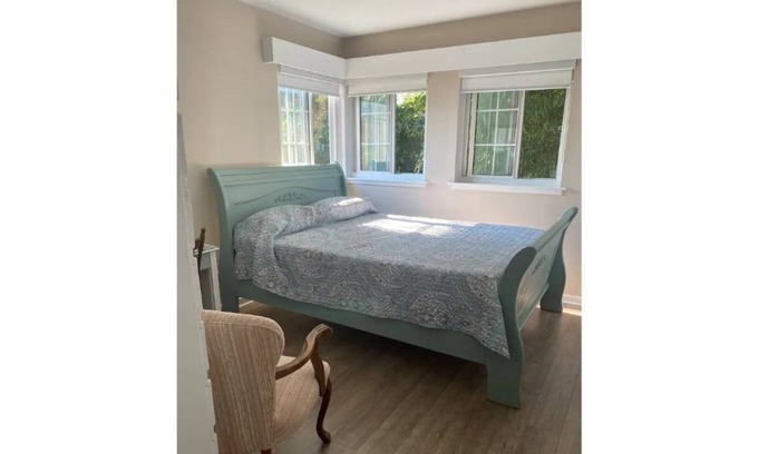 Deep Cove House | Quaint cottage within a 5 minute walk to Deep Cove, beach, & mountain adventures