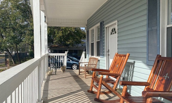Ocean Springs House | Quaint cottage near the heart of Ocean Springs