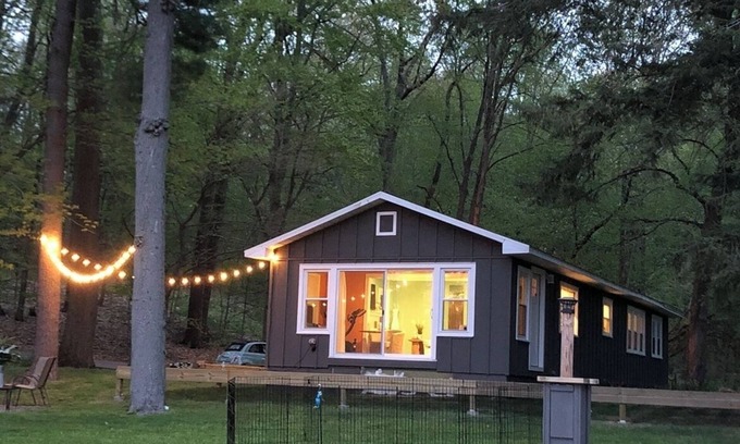 Delton Cottage | Quaint Cottage Retreat on Secluded Cove of Wall Lake