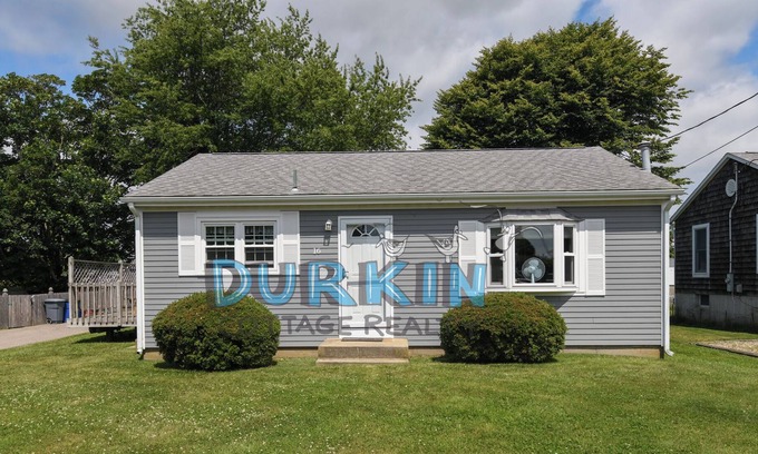 Snug Harbor Cottage | Quaint Cottage, Short Walk to Pond Access, Hypoallergenic Dog Friendly, Close to Beaches