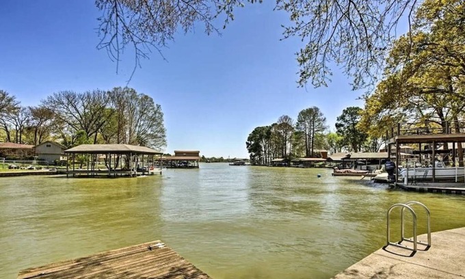 Gun Barrel City House | Quaint Cottage on Cedar Creek Lake