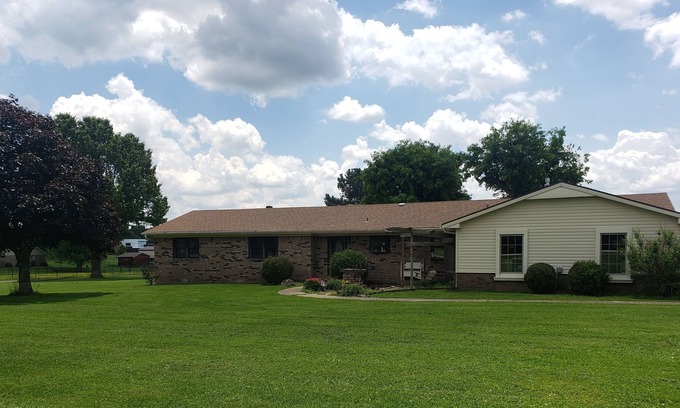 Bentonville - Fayetteville House | Quaint country setting close in! Sits on 5 acres in Elm Springs