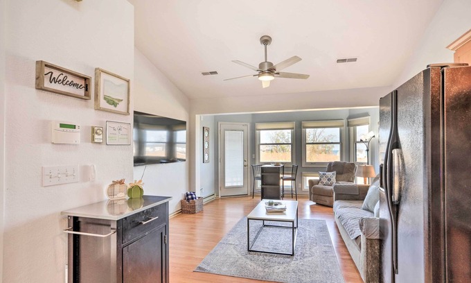 Oak Harbor Condo | Quaint Couple's Escape: Pool, Near Lake Erie!