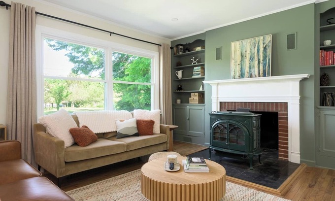 New Paltz House | Quaint & Cozy Cottage | Wood Stove, Pet Friendly