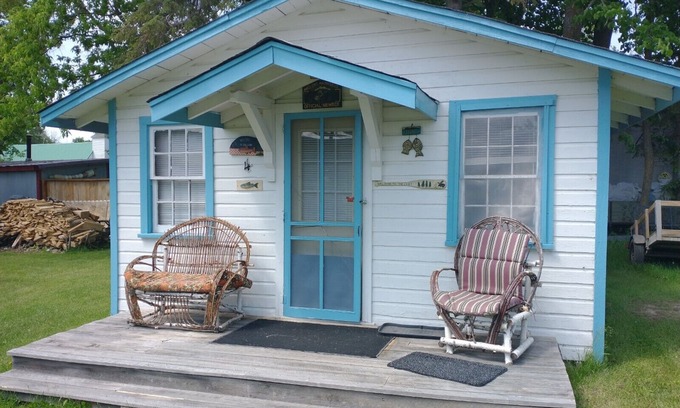 Federal Dam Cabin | Quaint cozy little cabin geared for folks coming to Leech Lake to fish or relax.