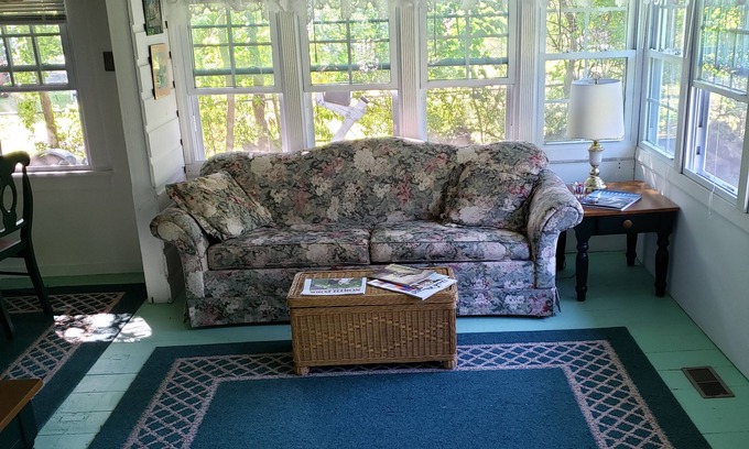 East Marion House | Quaint East Marion Cottage